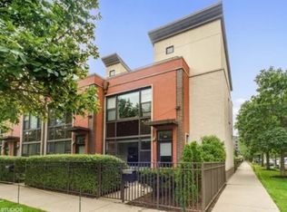 649 W Oak St, Chicago, IL 60610