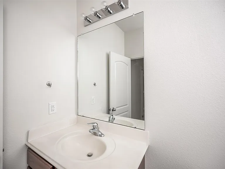 7106 Montclair Peak Ln — Photo 17