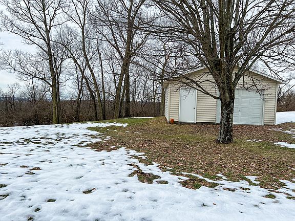 3rd image of 8469 Ashwood Dr