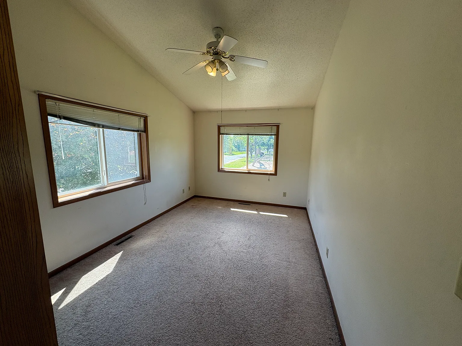 4 bed, $1,660 — Photo 3