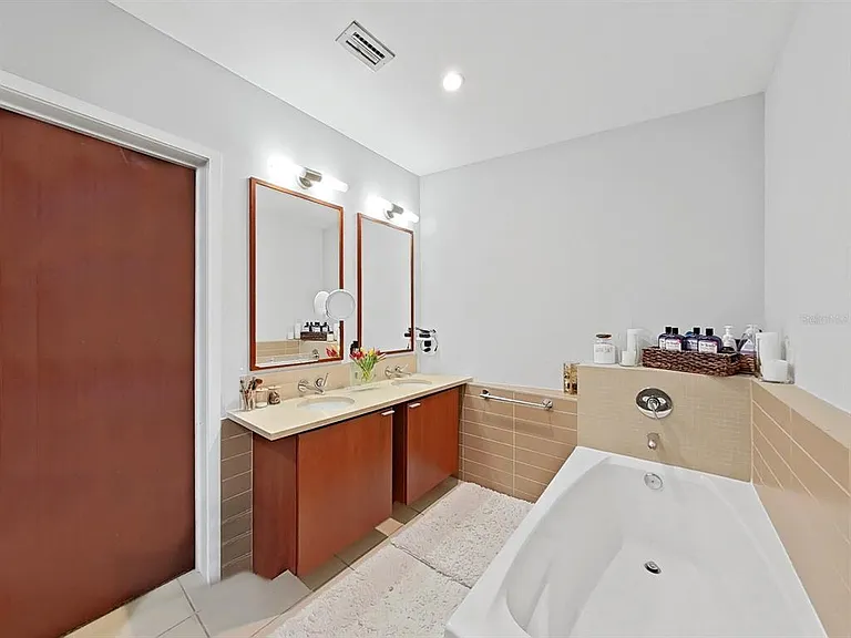 111 N 12th St #1810 — Photo 20