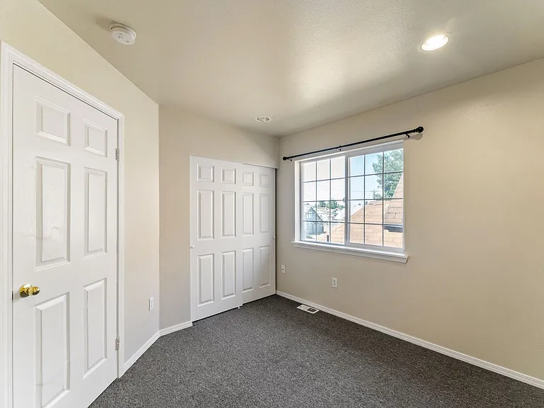2016 S J St — Photo 10