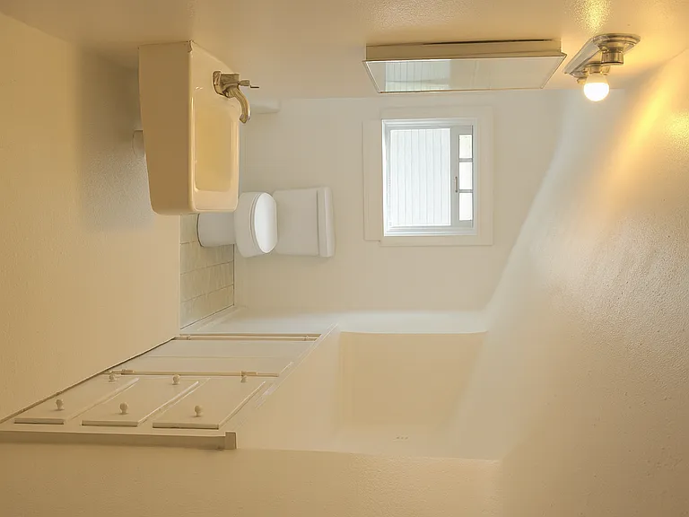 1615 Holladay St #B — Photo 7