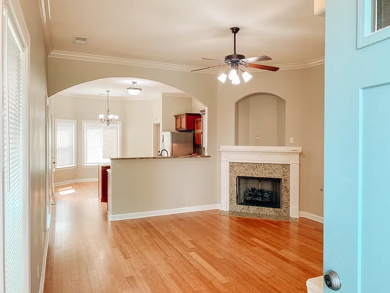 975 Crayton Ridge Dr — Photo 4