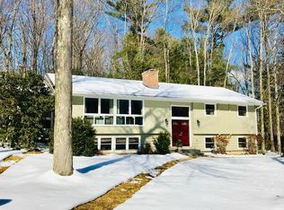 63 Maplewood Dr, Amherst, MA 01002