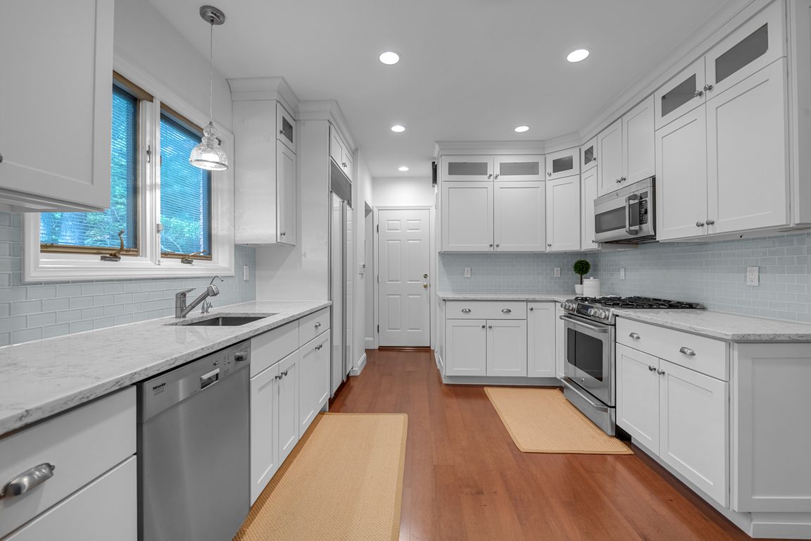 09-Kitchen