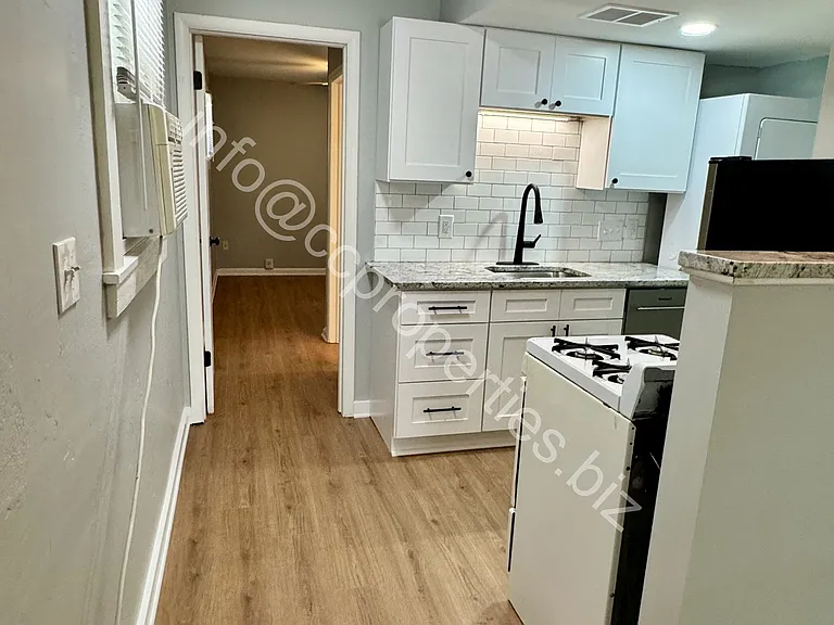 269 S Monroe Ave #C — Photo 15