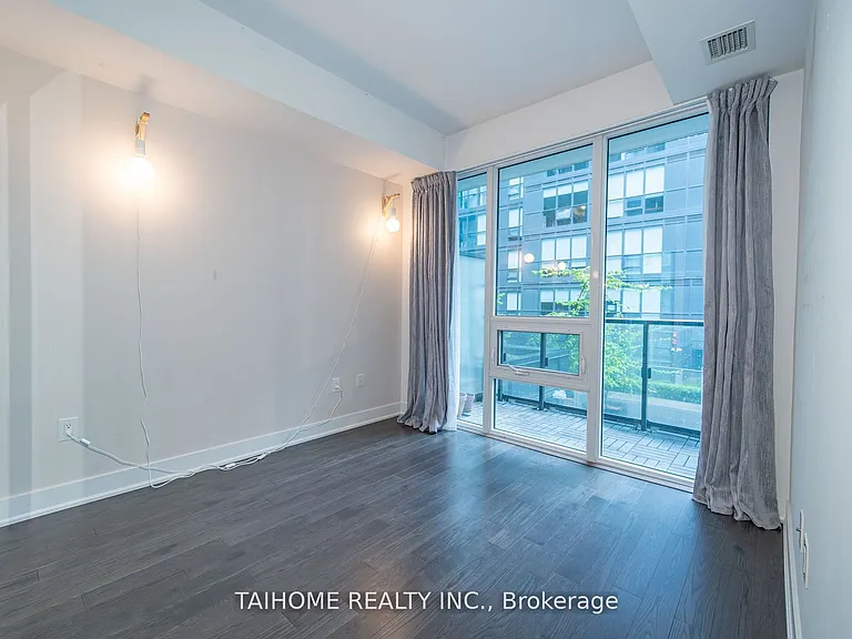 955 Bay St #307 — Photo 5