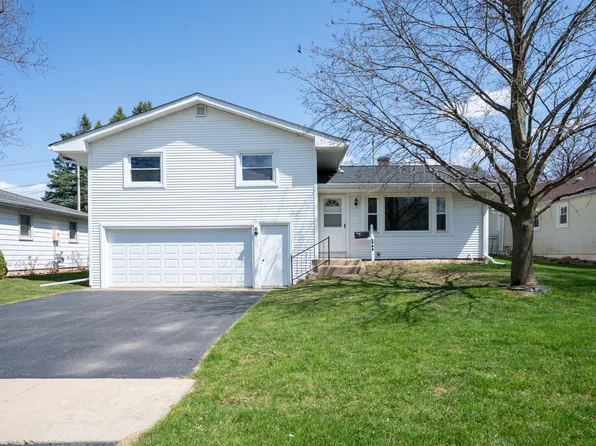 1708 Clay St, Woodstock, IL 60098