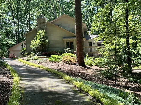 220 Hunters Trl, Walhalla, SC 29691