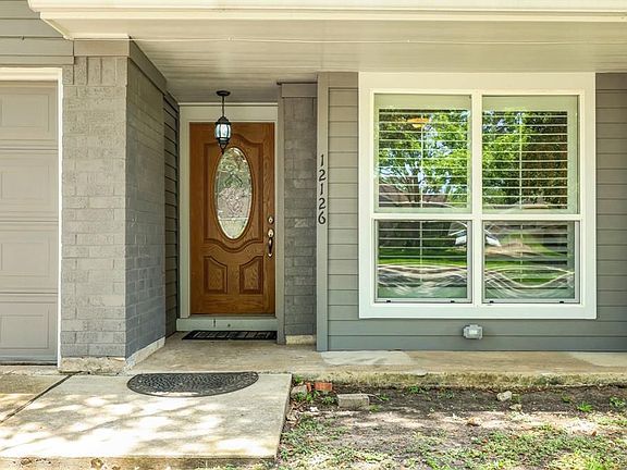 3rd image of 12126 Meadowhollow Dr