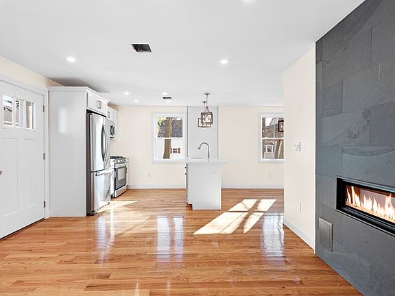 5th image of 4 1/2 Woodside St #4.5