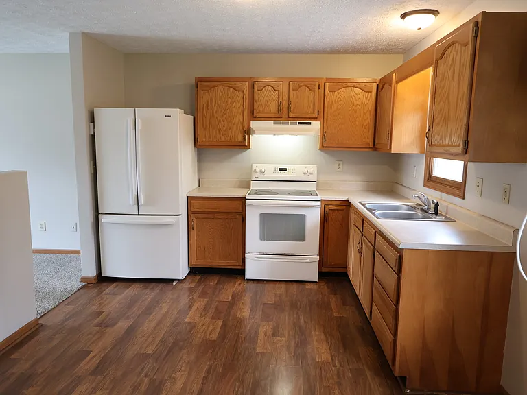 8 Westside Ct — Photo 13