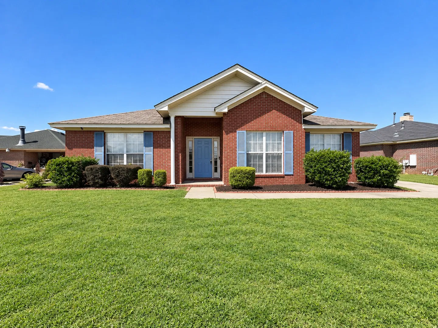 6107 Blackstone Dr — Photo 3