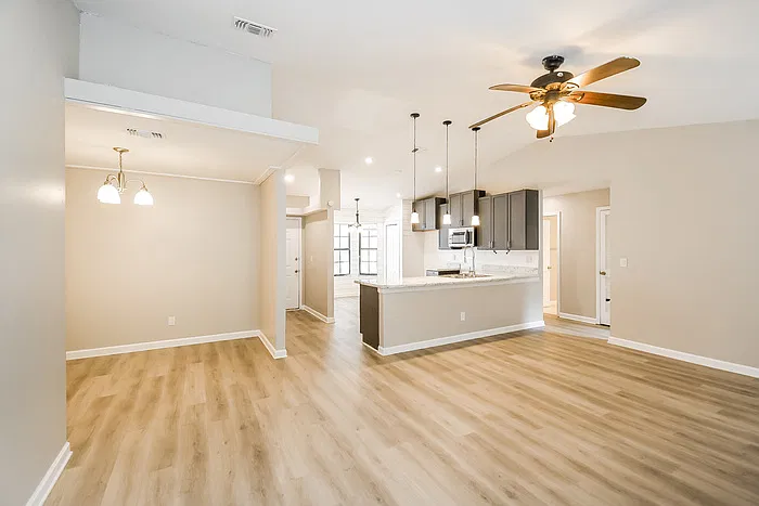 3 bed, 2.0 bath, 1182 sqft, $1,745 — Photo 3