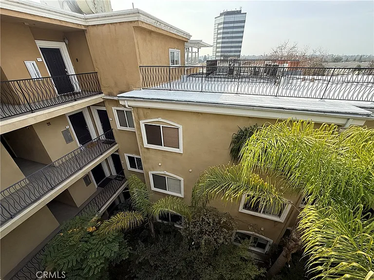 3401 S Bentley Ave #203 — Photo 37