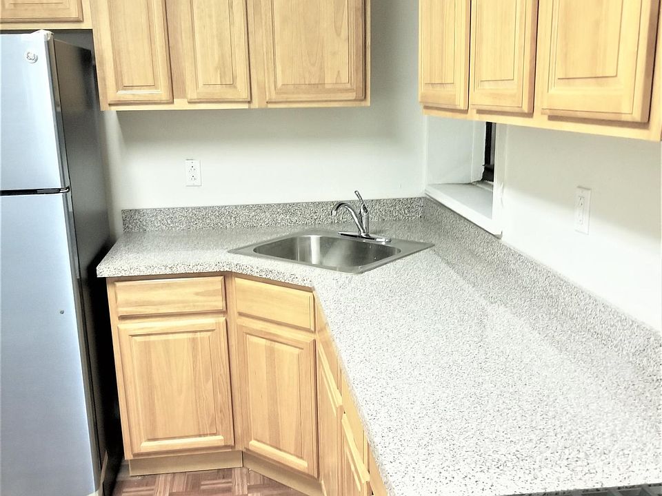 1st image of 1621 E 17th St #3