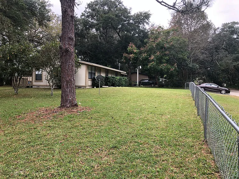 217 Acorn Dr — Photo 33