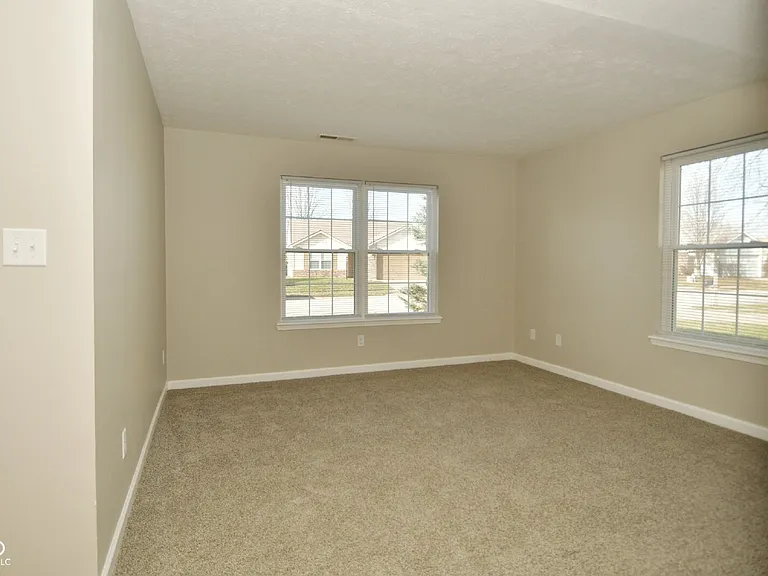 1431 Sanner Dr — Photo 4