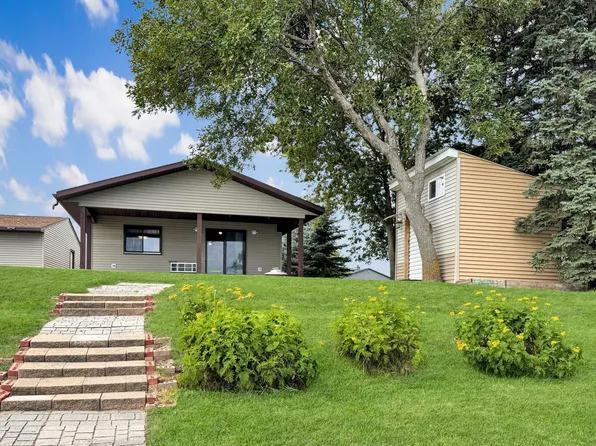 712 S Lake Hendricks Dr, Hendricks, SD 57276