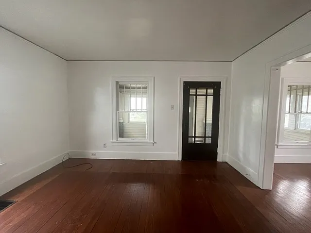 1141 N College St — Photo 5