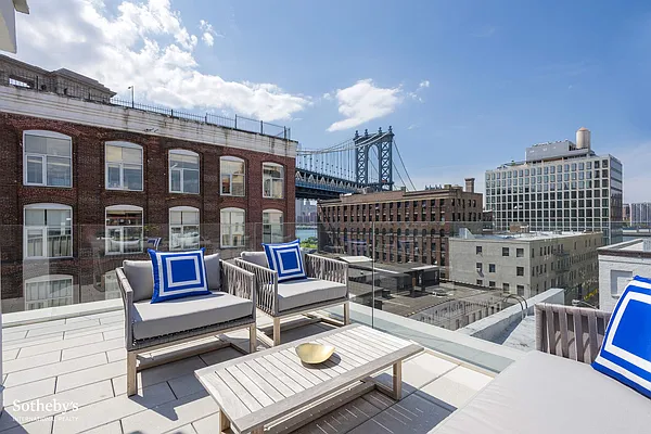 Sold by Sotheby's International Realty | media 14