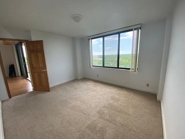 5225 Pooks Hill Rd #1528N — Photo 12