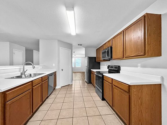 5th image of 2801 Prairie Ct