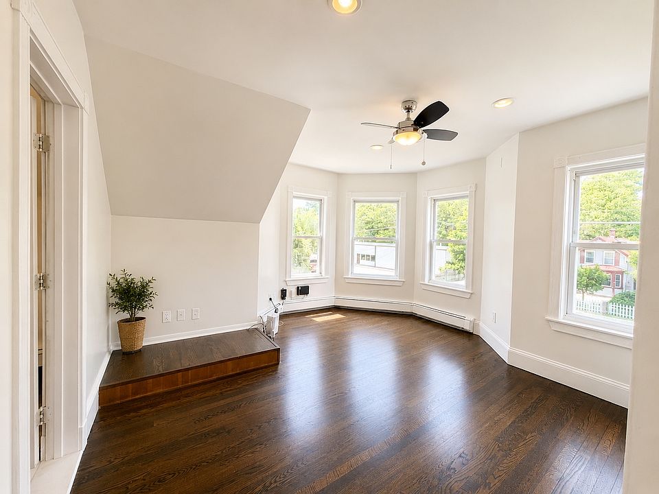 1st image of 980 Washington St #2
