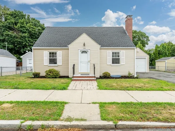 114 Holyoke St, Lynn, MA 01905