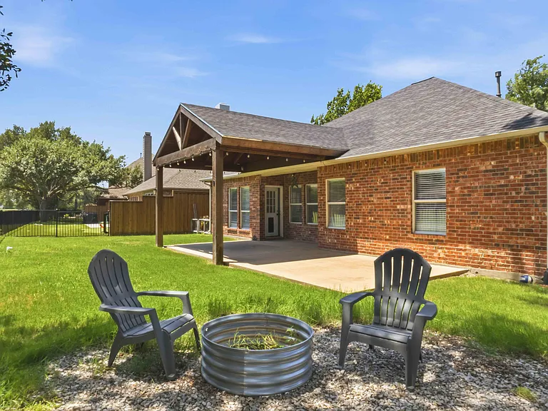5918 Lafayette Dr — Photo 8
