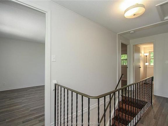 5th image of 31 Shelley Dr