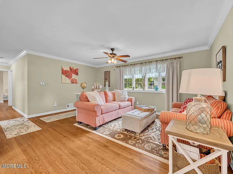 60 Farrell Dr — Photo 15