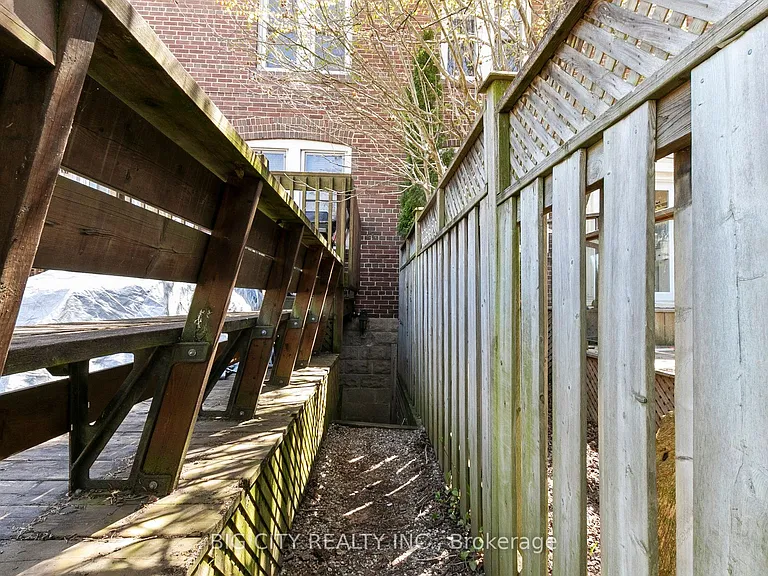 178 Douglas Ave #LOWER — Photo 19
