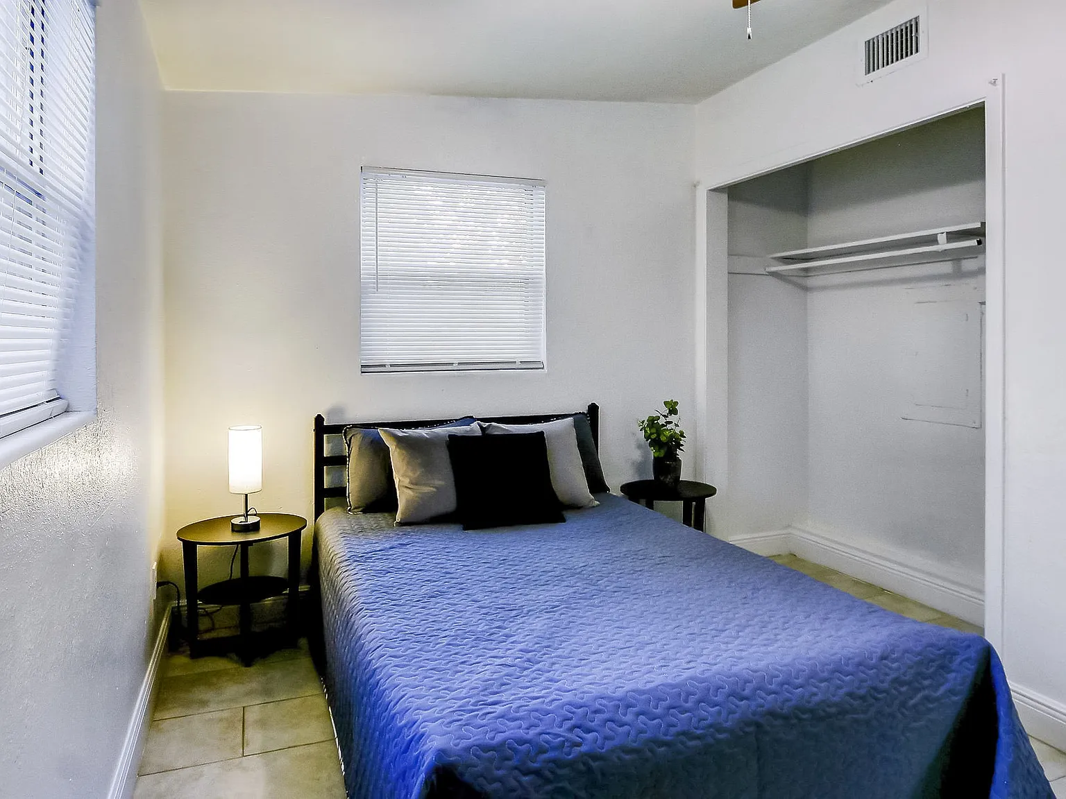 4 bed, 1.0 bath, 840 sqft, $927 — Photo 3