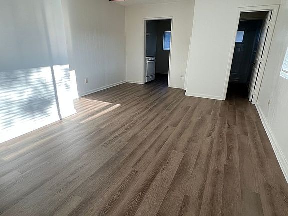 4th image of 3051 Hawthorn St APT 12