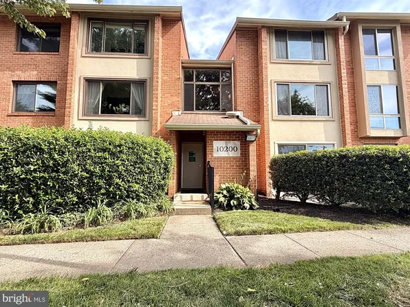 10200 Bushman Dr APT 104, Oakton, VA 22124
