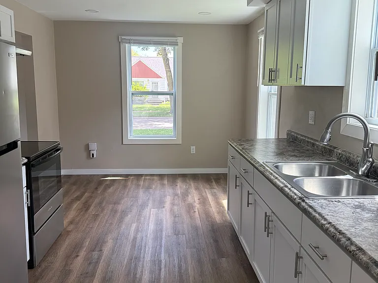 1159 Minahan St #1 — Photo 6