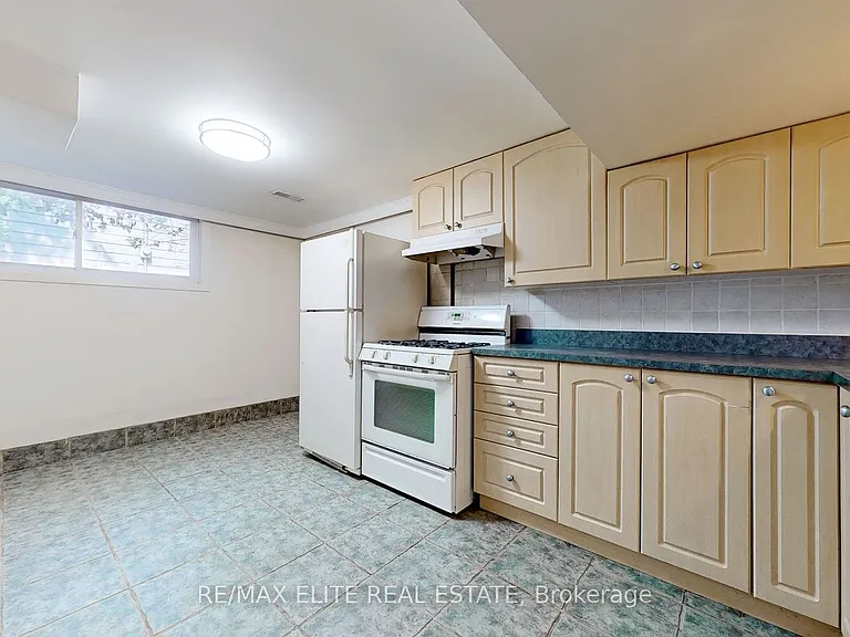 177 Maple Ave #BACK — Photo 3