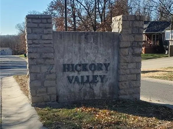 605 17th St, Osawatomie, KS 66064