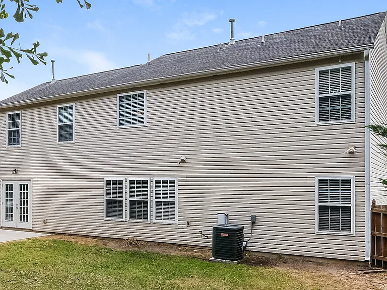 1304 Ivey Pointe Dr — Photo 17