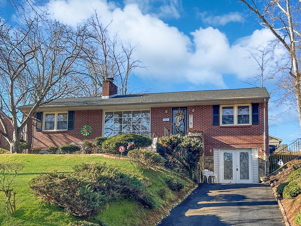 1st image of 193 Oakwood Cir