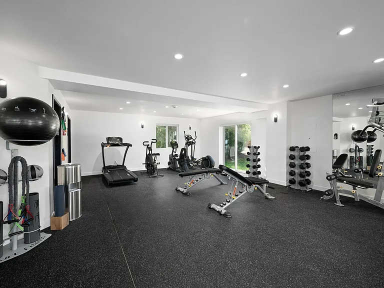 44-3420 McLeod Rd (2)