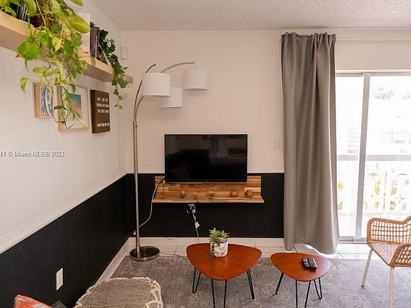 5th image of 900 6th St APT 16