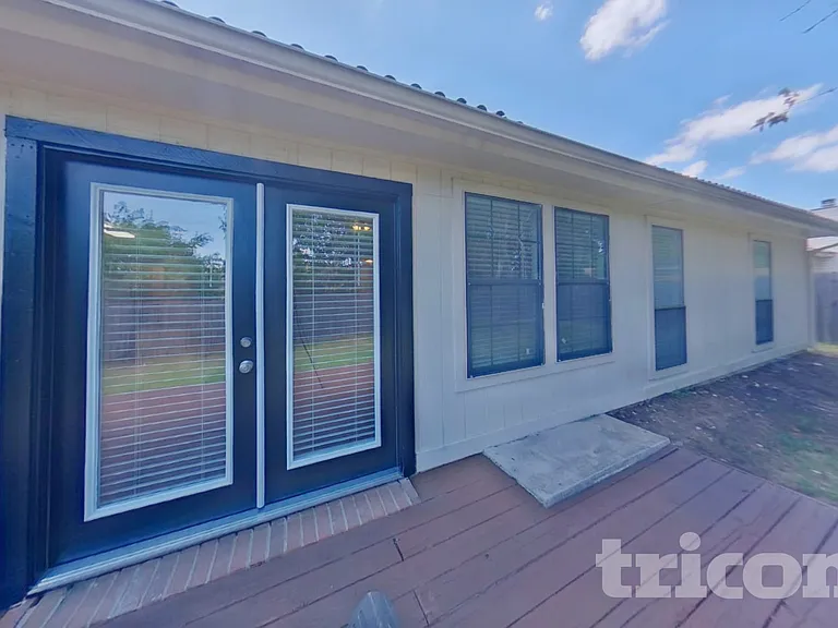 7421 Ridge Rd W — Photo 17