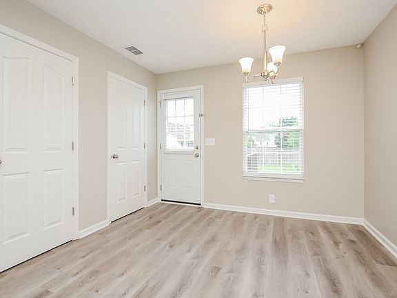 4th image of 3157 Holsted Dr