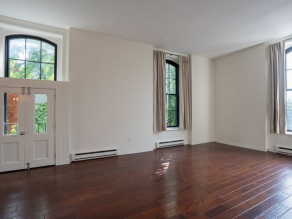 2nd image of 68 Baldwin St APT 12