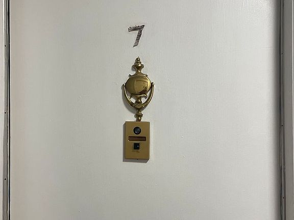 2nd image of 123 Tyler Cres W #7