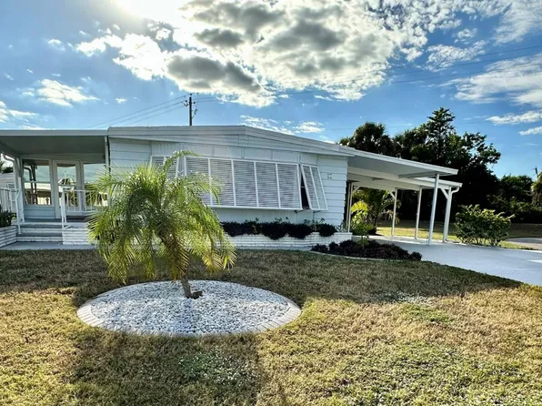 21 Castle Dr, Nokomis, FL 34275