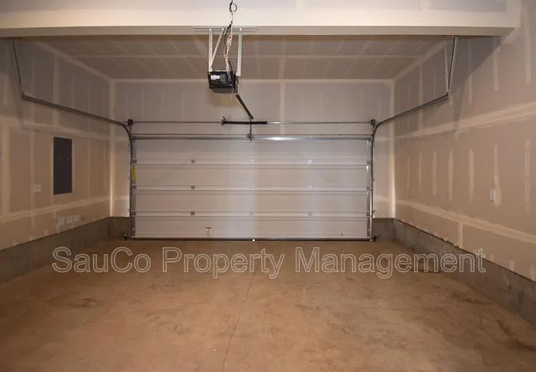 2269 Livesay Ln — Photo 13
